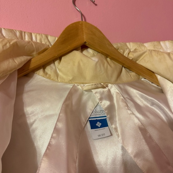 Columbia Cream Puffer Jacket with Quilted Design - Picture 12 of 12